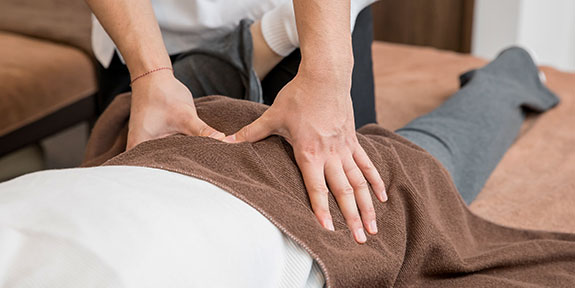 patient getting diversified chiropractic for auto accident injury in McKinney